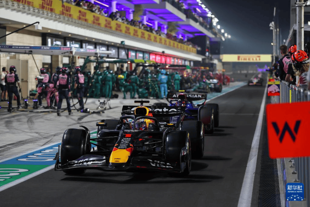 组图：F1卡塔尔大奖赛 荷兰车手维斯塔潘夺冠